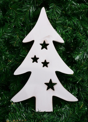Dřevěný vánoční stromek s bílou patinou